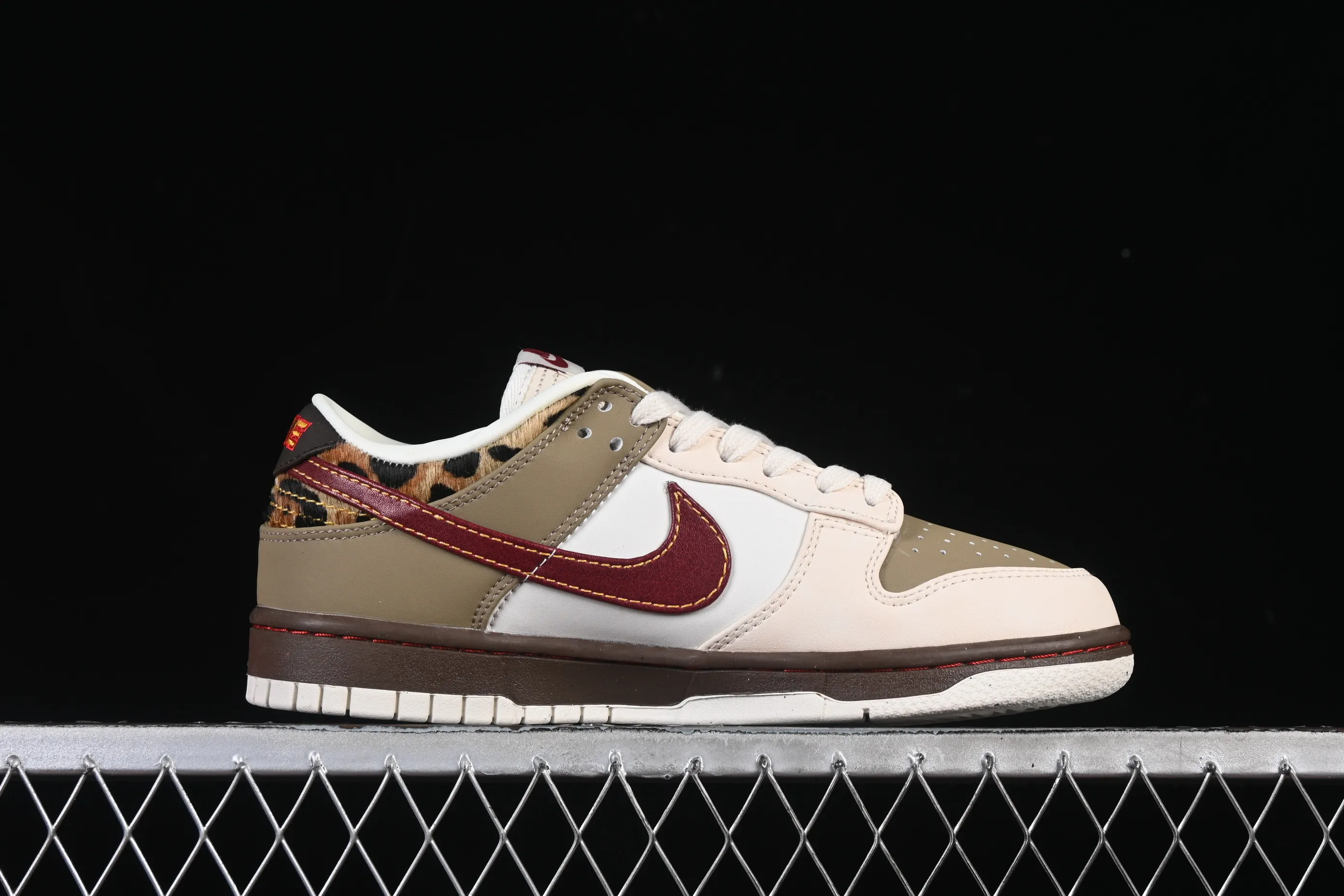 All categories Nk SB Dunk Series Nk SB Dunk Low low-top sneakers Nike SB Dunk Low "Khaki Leopard" beige zebra hair low-top casual sneakers IM6687-262